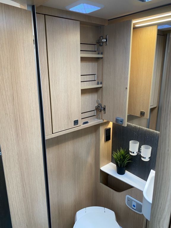 HYMER-ERIBA T 780 BlackLine +++ Messewochen +++ Ansicht 14 für Fahrzeugdetailseite