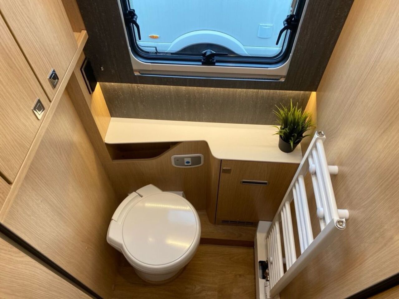 HYMER-ERIBA I 880 +++ Zufriedenheitsgarantie +++ Ansicht 14 für Fahrzeugdetailseite