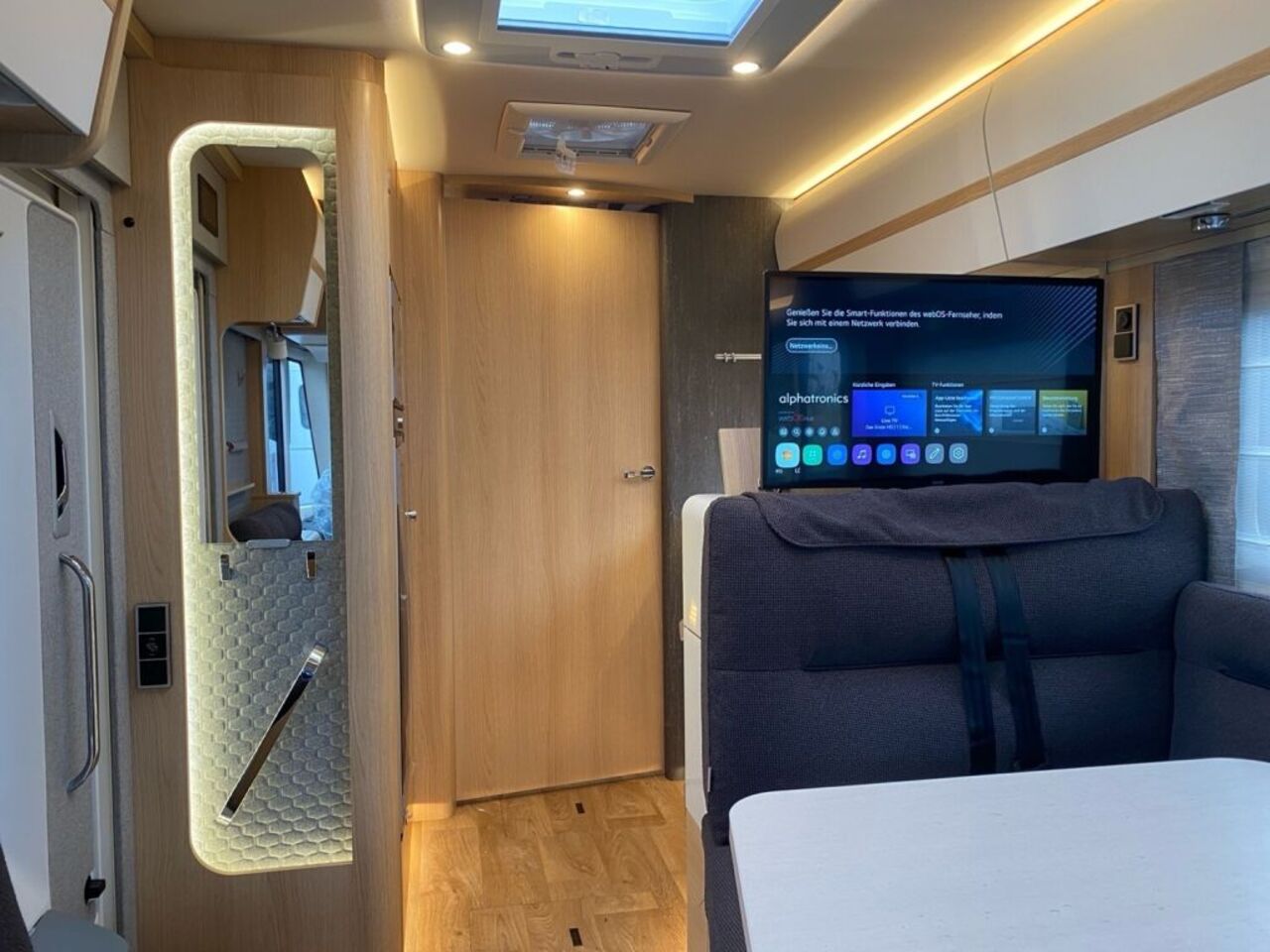 HYMER-ERIBA I 880 Ihr Vorteil. Unser Service. Ansicht 21 für Fahrzeugdetailseite