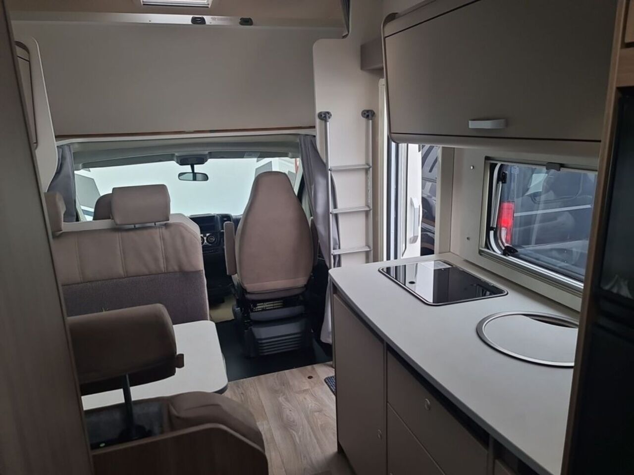 CARADO 464 Pro Ihr Vorteil. Unser Service. Ansicht 21 für Fahrzeugdetailseite