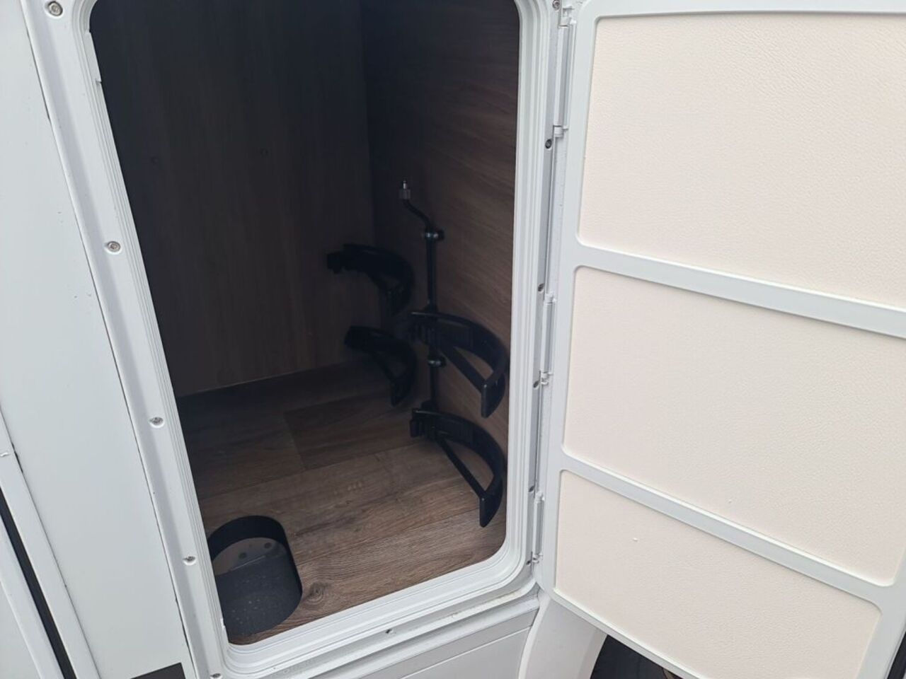 CARADO V347 pro + Ihr Vorteil. Unser Service. Ansicht 25 für Fahrzeugdetailseite