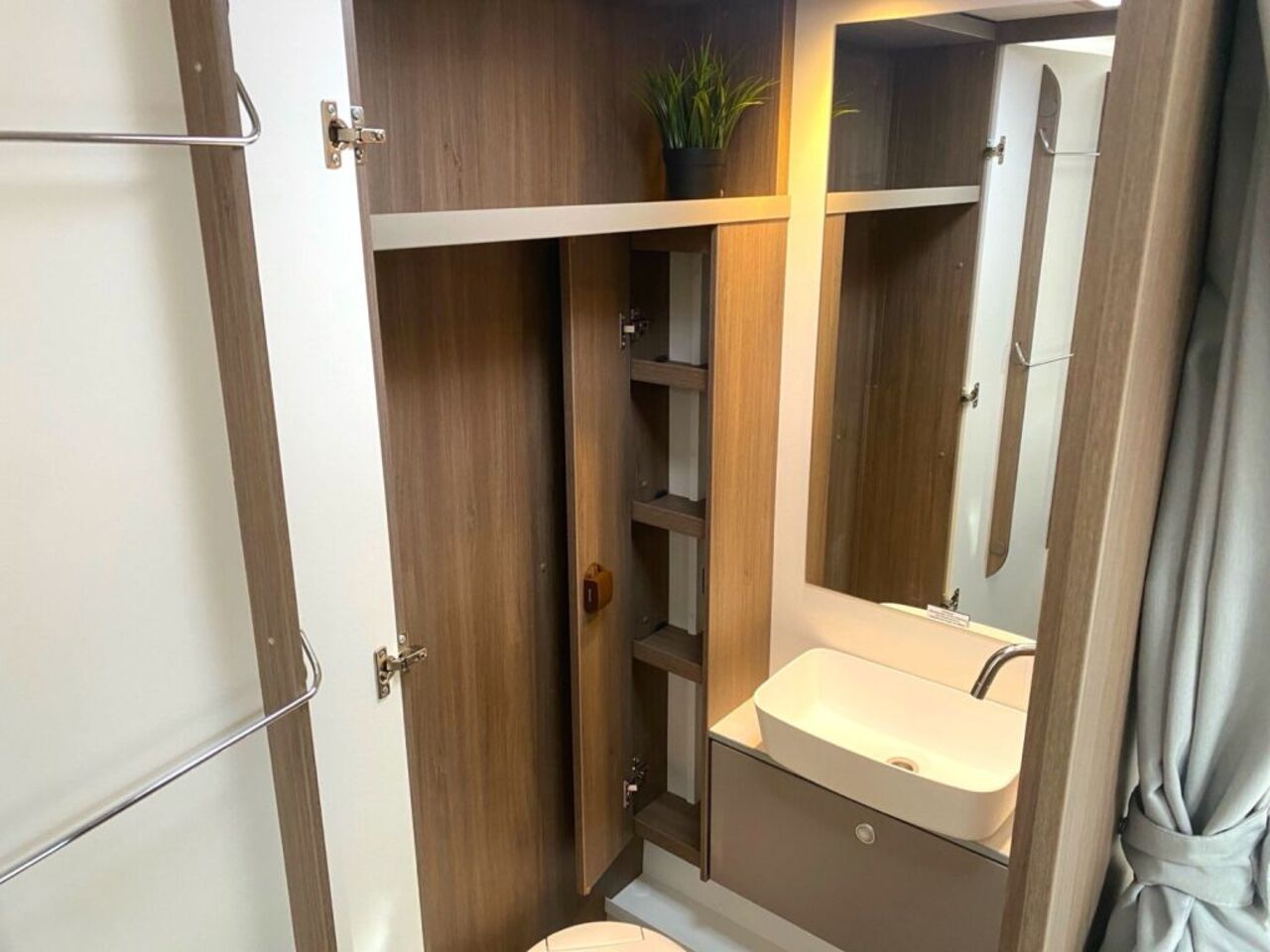 CARADO 447 Pro+ +++ Messewochen +++ Ansicht 17 für Fahrzeugdetailseite