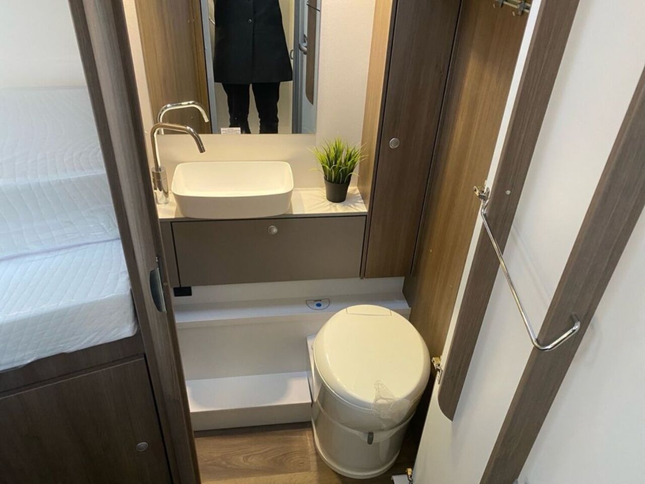 CARADO 457 Pro+ +++ Messewochen +++ Ansicht 15 für Fahrzeugdetailseite