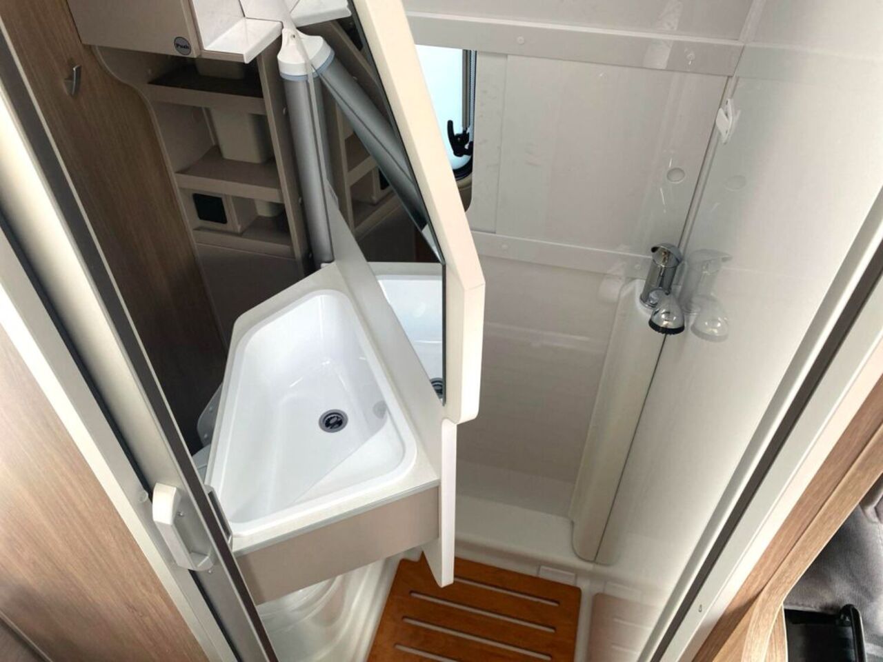 CARADO 600 PRO+ !!! Top‑Preis Garantie !!! Ansicht 18 für Fahrzeugdetailseite