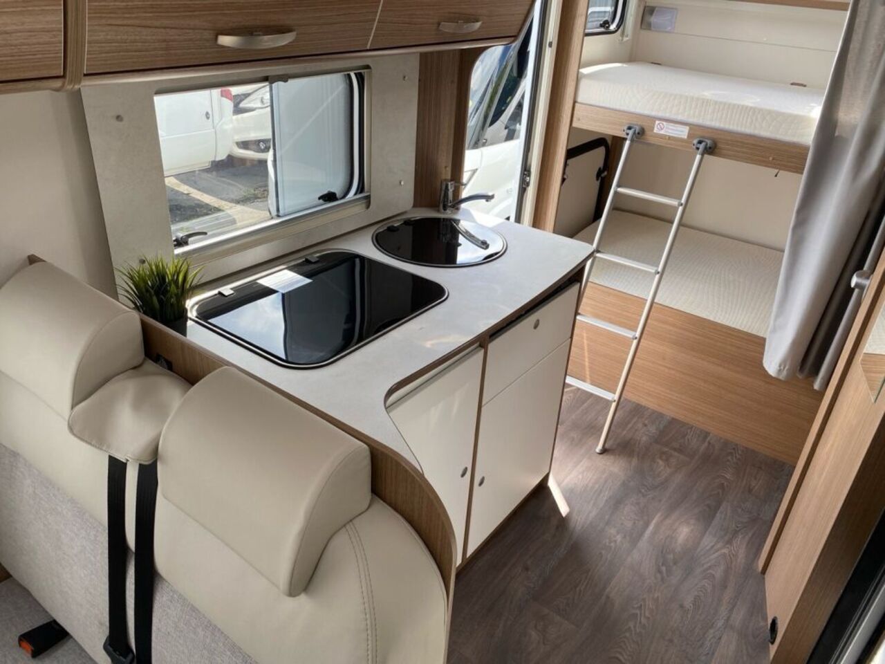 CARADO 461 +++ Messewochen +++ Ansicht 13 für Fahrzeugdetailseite