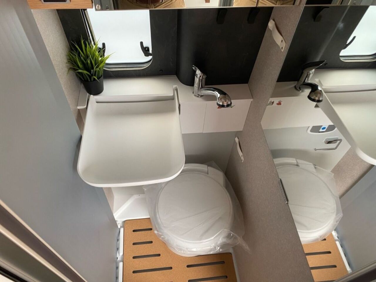 HYMER-ERIBA Grand Canyon +++ Messewochen +++ Ansicht 14 für Fahrzeugdetailseite