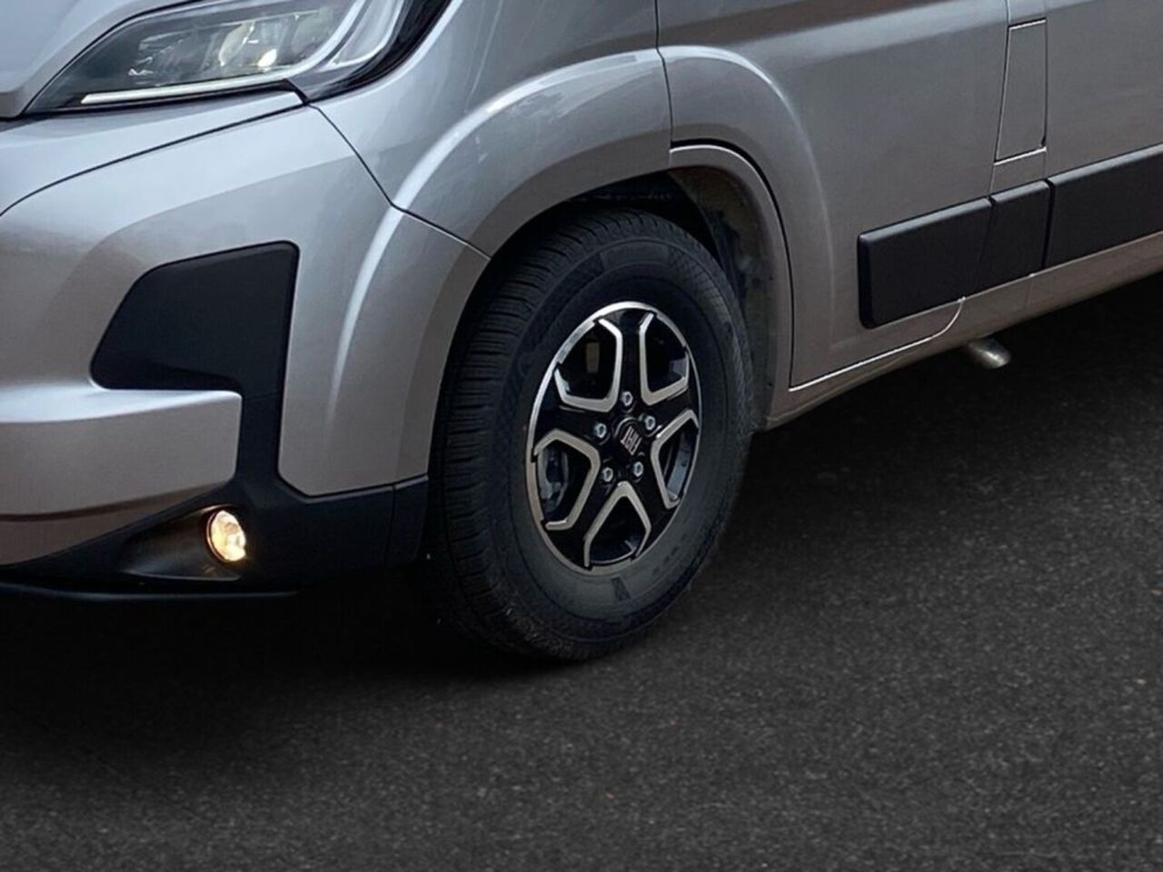 HYMER-ERIBA Grand Canyon +++ Messewochen +++ Ansicht 5 für Fahrzeugdetailseite