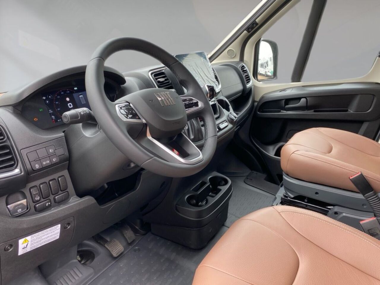 HYMER-ERIBA Grand Canyon +++ Messewochen +++ Ansicht 6 für Fahrzeugdetailseite