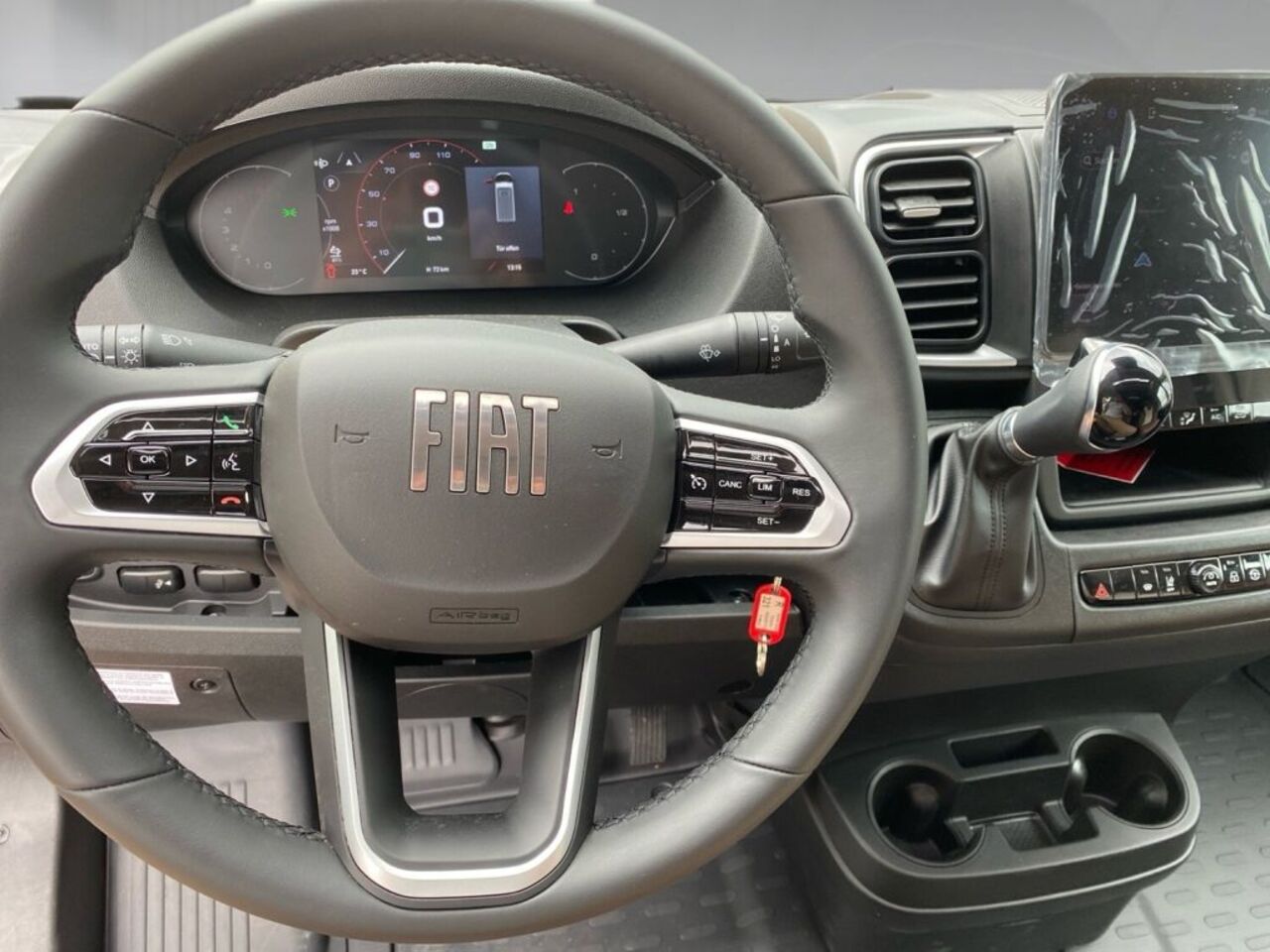 HYMER-ERIBA Grand Canyon +++ Messewochen +++ Ansicht 7 für Fahrzeugdetailseite