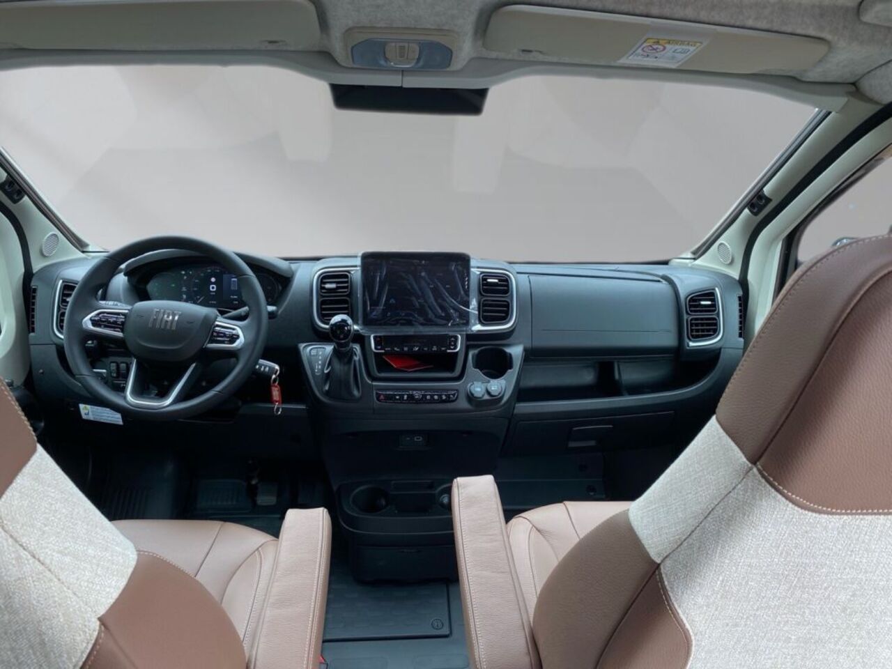 HYMER-ERIBA Grand Canyon +++ Messewochen +++ Ansicht 9 für Fahrzeugdetailseite