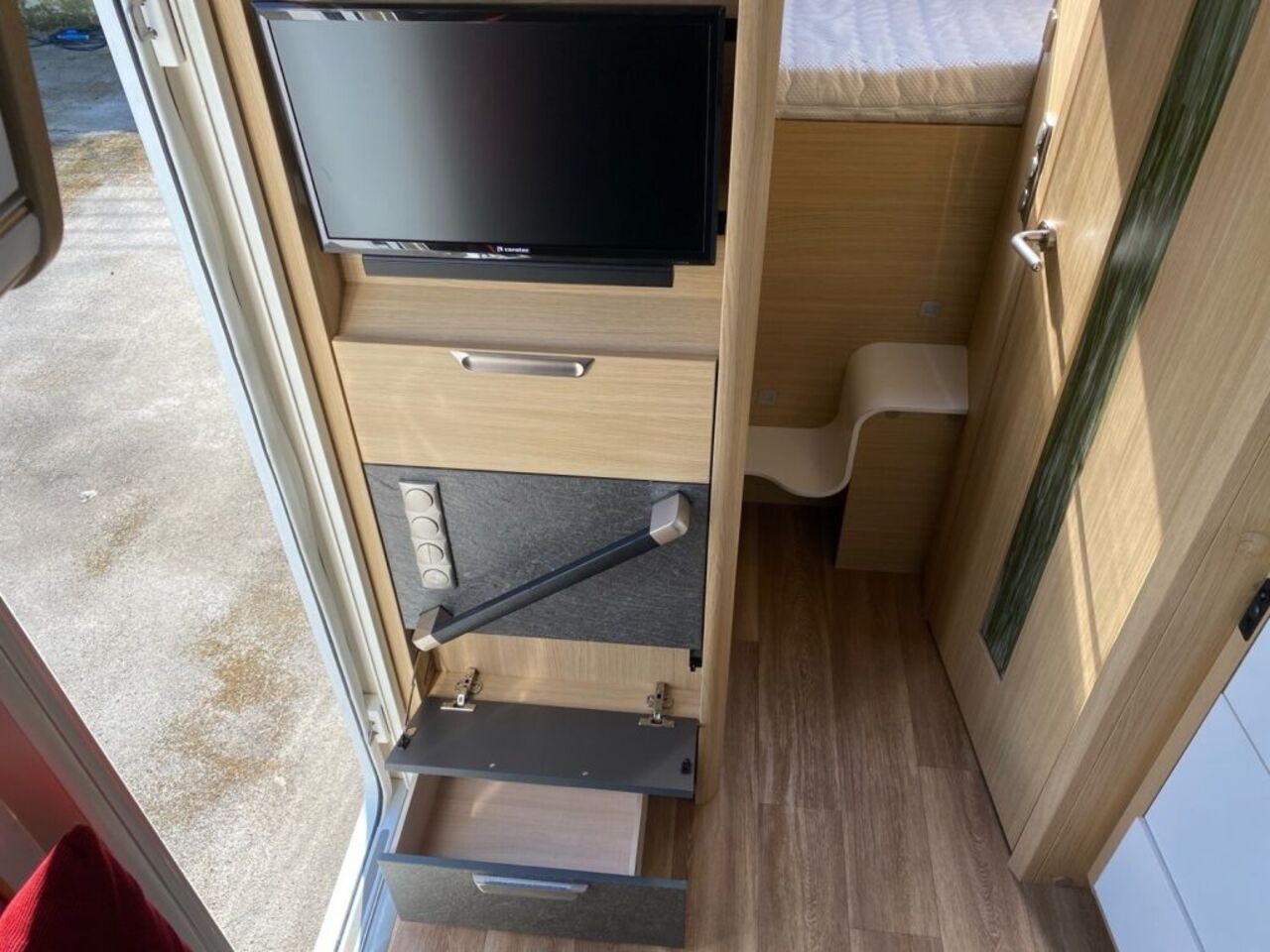 NIESMANN + BISCHOFF 6.9 Q Ihr Vorteil. Unser Service. Ansicht 22 für Fahrzeugdetailseite