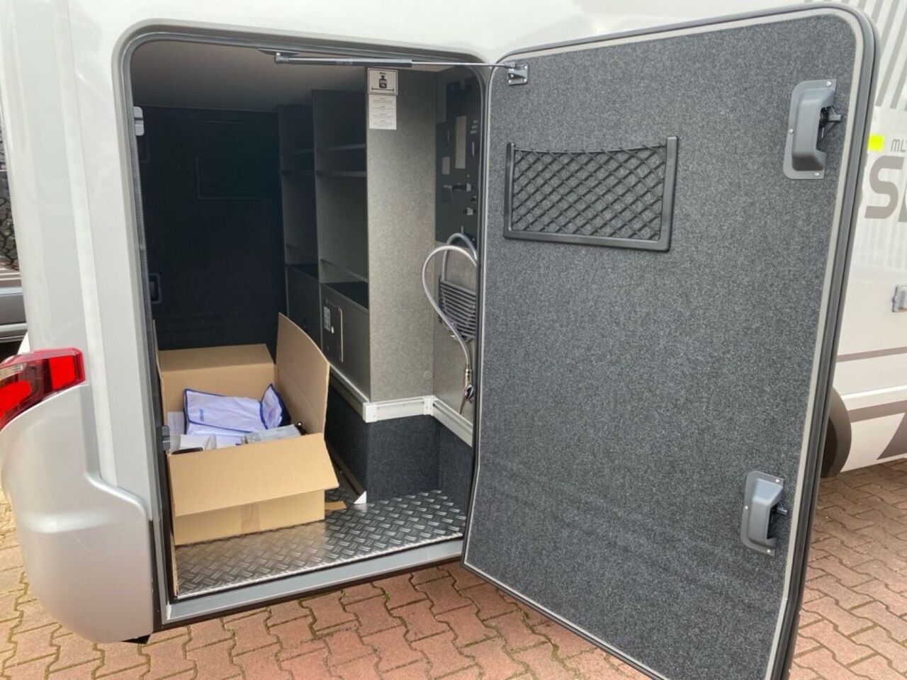 HYMER-ERIBA 570 CrossOver 3 Jahre EHG Anschlußgarantie Ansicht 22 für Fahrzeugdetailseite