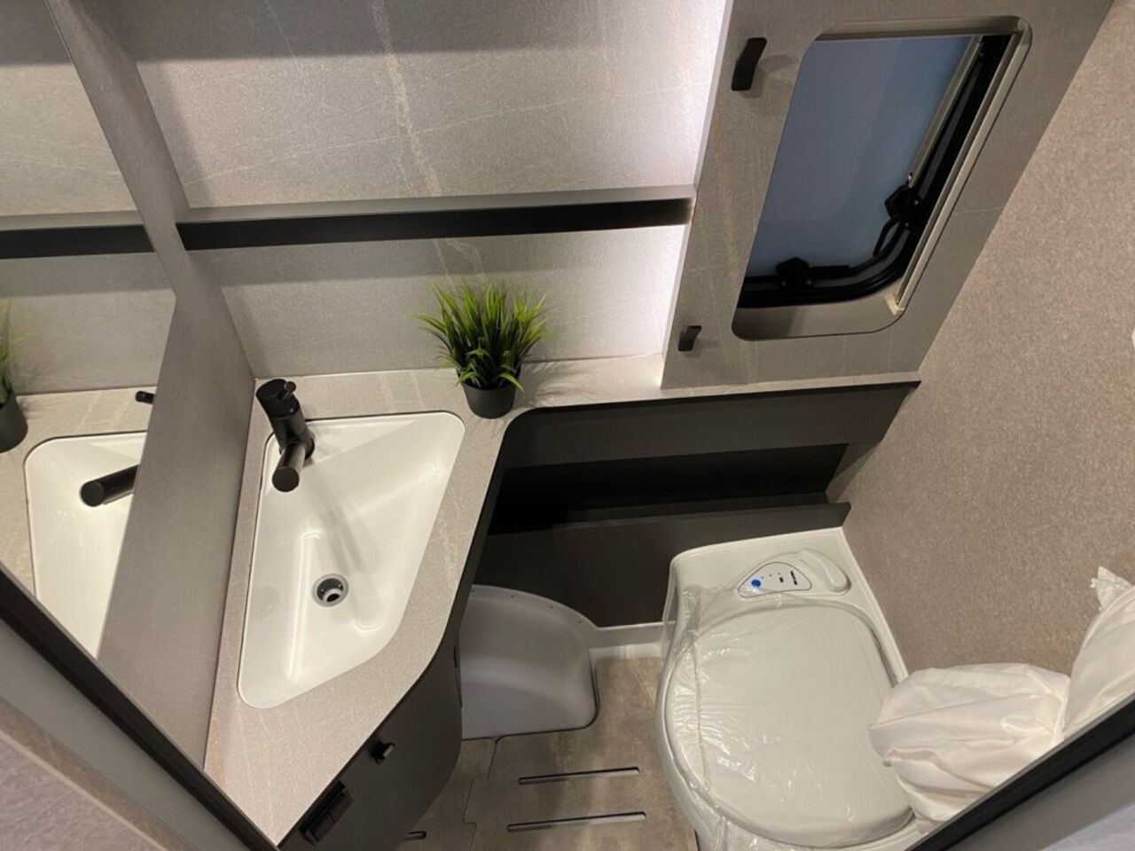 HYMER-ERIBA 442 +++ Zufriedenheitsgarantie +++ Ansicht 11 für Fahrzeugdetailseite