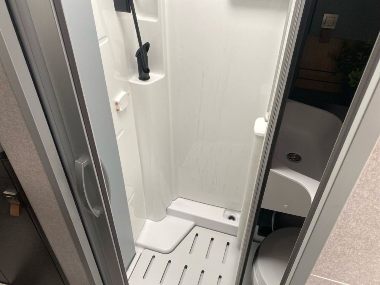 HYMER-ERIBA 570 CrossOver Top Angebot! Ansicht 15 für Fahrzeugdetailseite