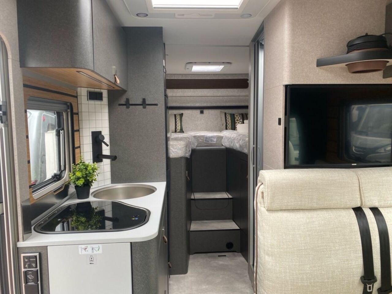 HYMER-ERIBA 570 CrossOver Top Angebot! Ansicht 18 für Fahrzeugdetailseite