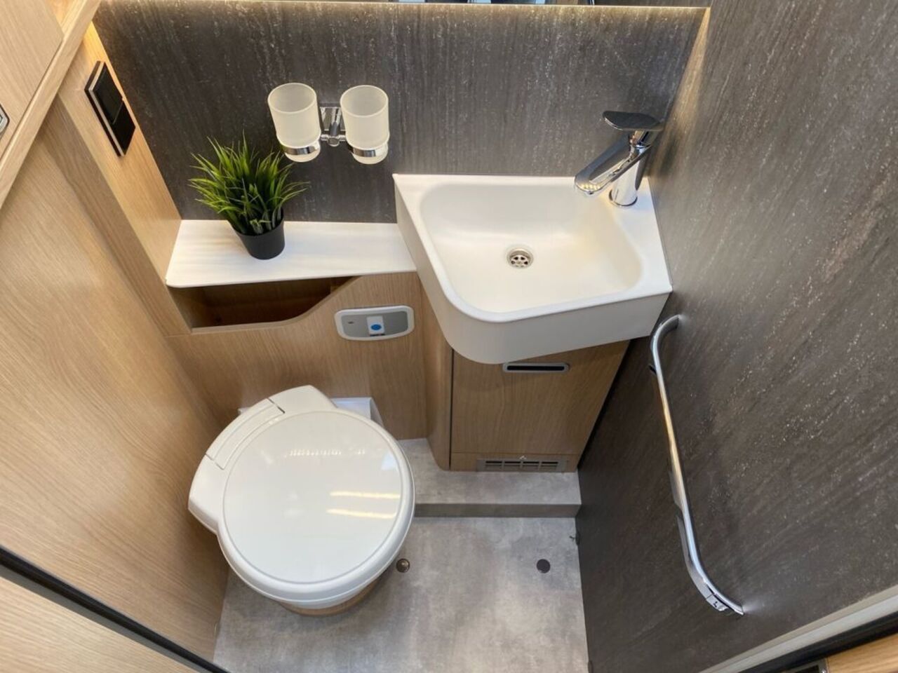 HYMER-ERIBA T 780 BlackLine +++ Messewochen +++ Ansicht 13 für Fahrzeugdetailseite