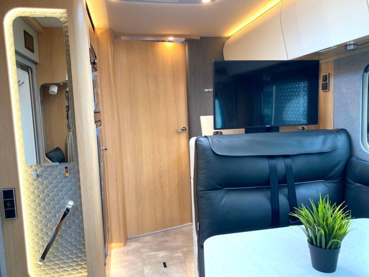 HYMER-ERIBA T 780 BlackLine +++ Messewochen +++ Ansicht 19 für Fahrzeugdetailseite