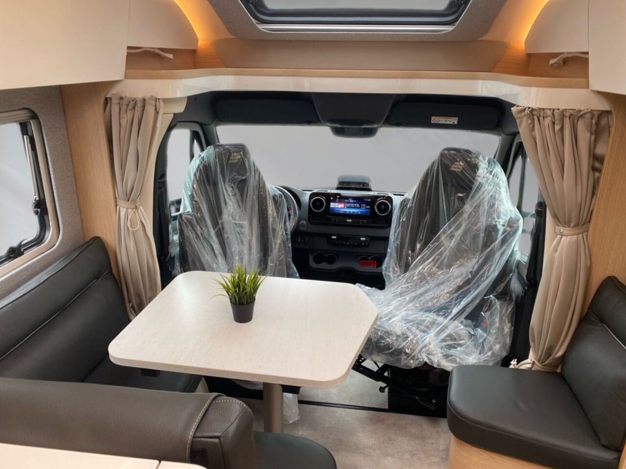 HYMER-ERIBA T 780 BlackLine +++ Messewochen +++ Ansicht 9 für Fahrzeugdetailseite