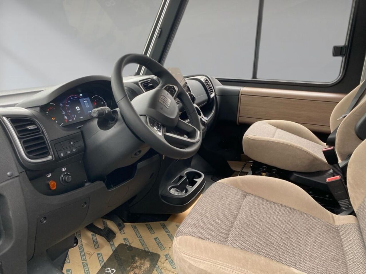 CARADO 447 +++ Messewochen +++ Ansicht 7 für Fahrzeugdetailseite