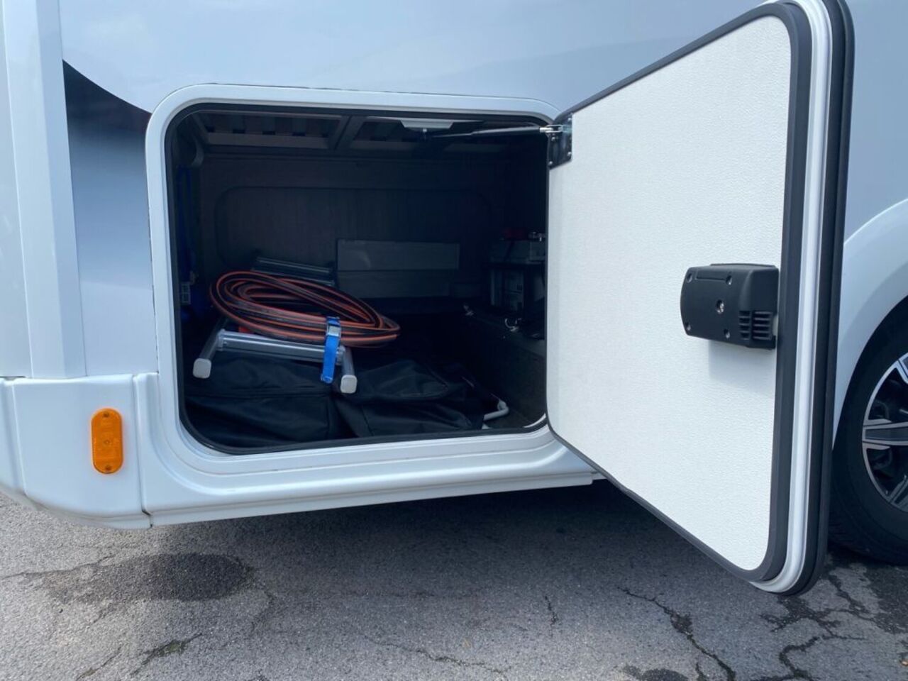 KABE x780 LXL Frischer Service + TÜV Ansicht 23 für Fahrzeugdetailseite