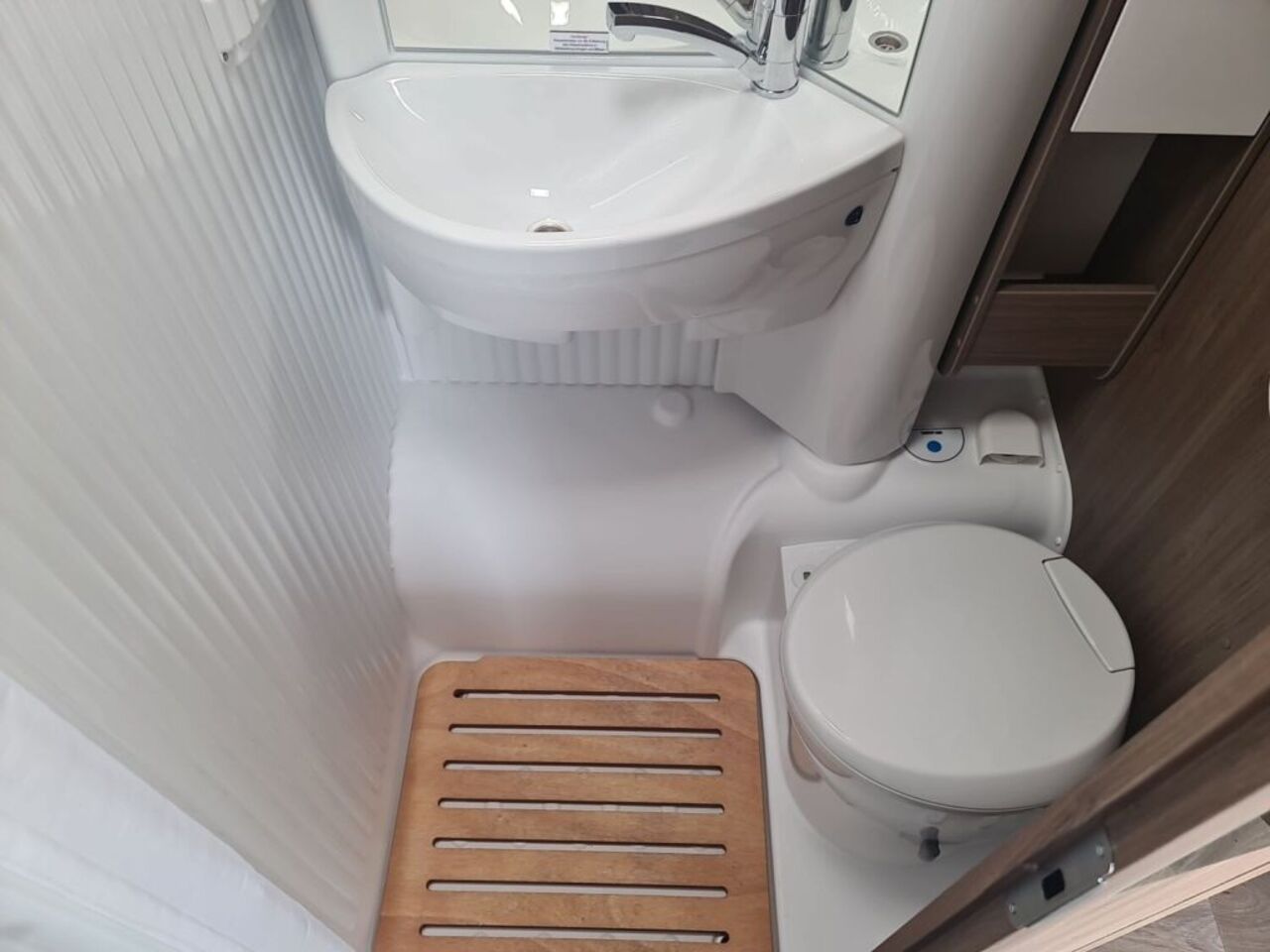 CARADO V347 pro + Ihr Vorteil. Unser Service. Ansicht 15 für Fahrzeugdetailseite