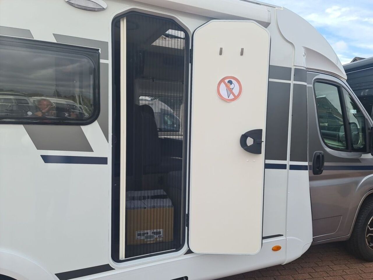 CARADO V347 pro + Ihr Vorteil. Unser Service. Ansicht 23 für Fahrzeugdetailseite