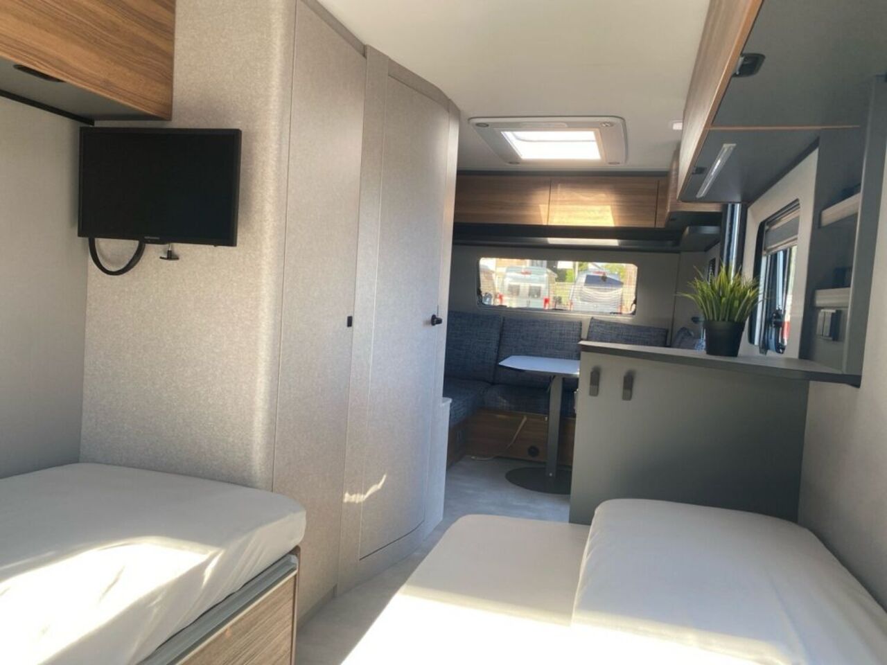 HYMER-ERIBA 495 +++ Messewochen +++ Ansicht 13 für Fahrzeugdetailseite