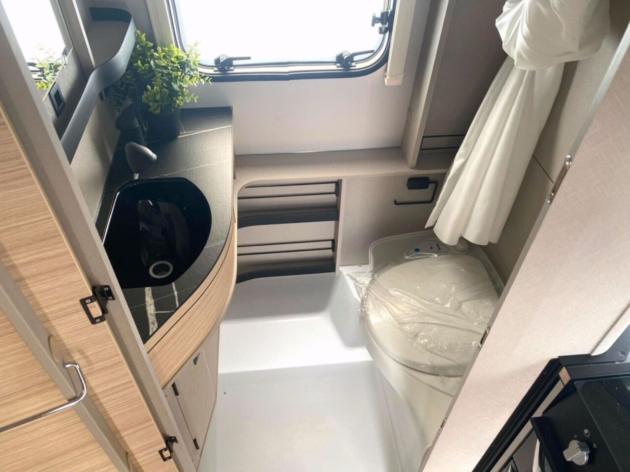 HYMER-ERIBA 420  !!! Abverkauf Vorführwagen !!! Ansicht 12 für Fahrzeugdetailseite