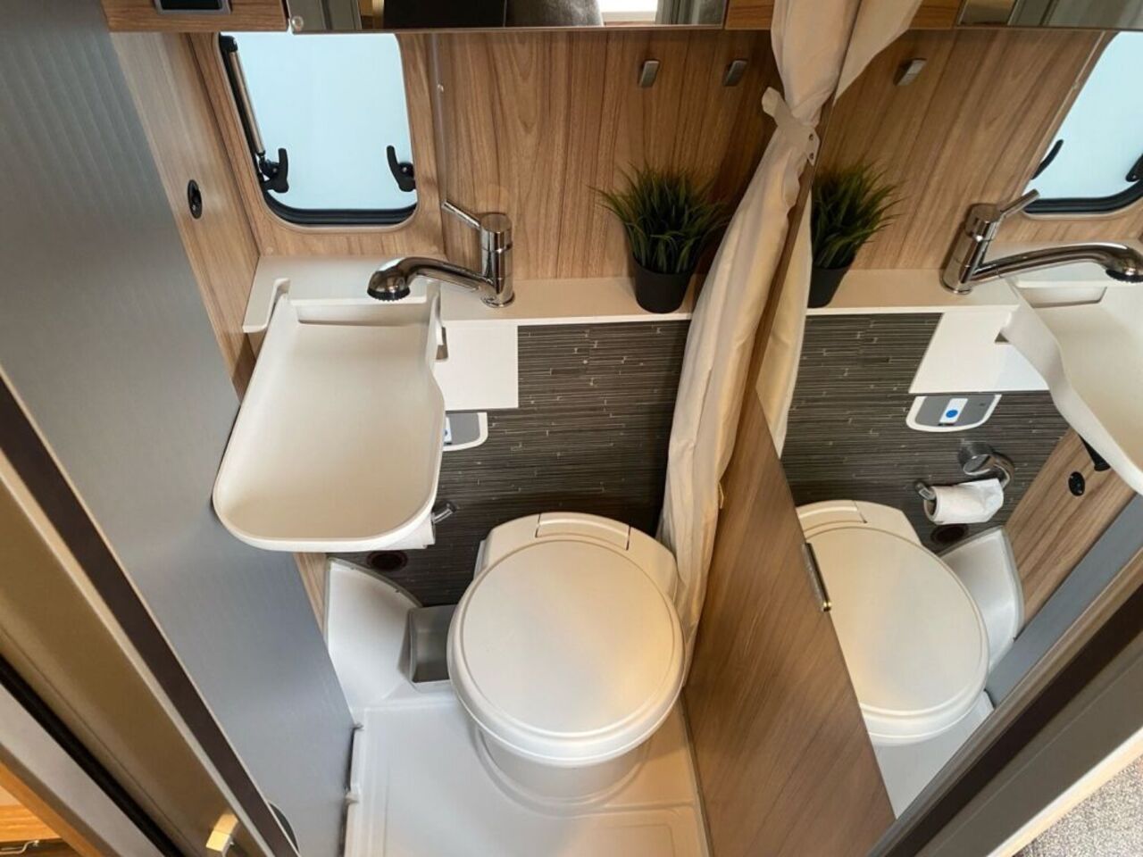 HYMER-ERIBA Ayers Rock +++ Messewochen +++ Ansicht 12 für Fahrzeugdetailseite