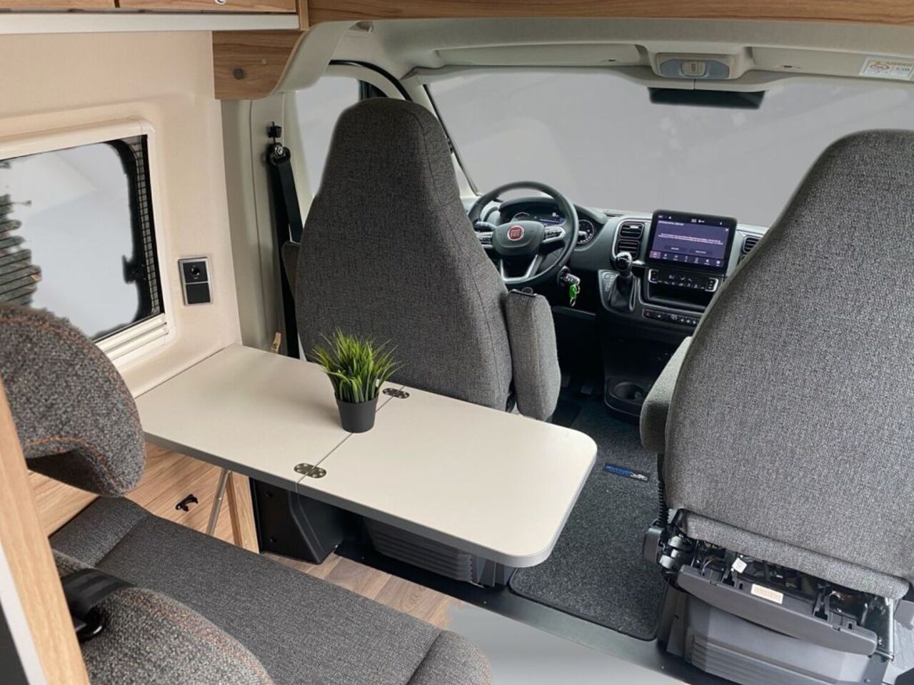 HYMER-ERIBA Ayers Rock +++ Messewochen +++ Ansicht 9 für Fahrzeugdetailseite