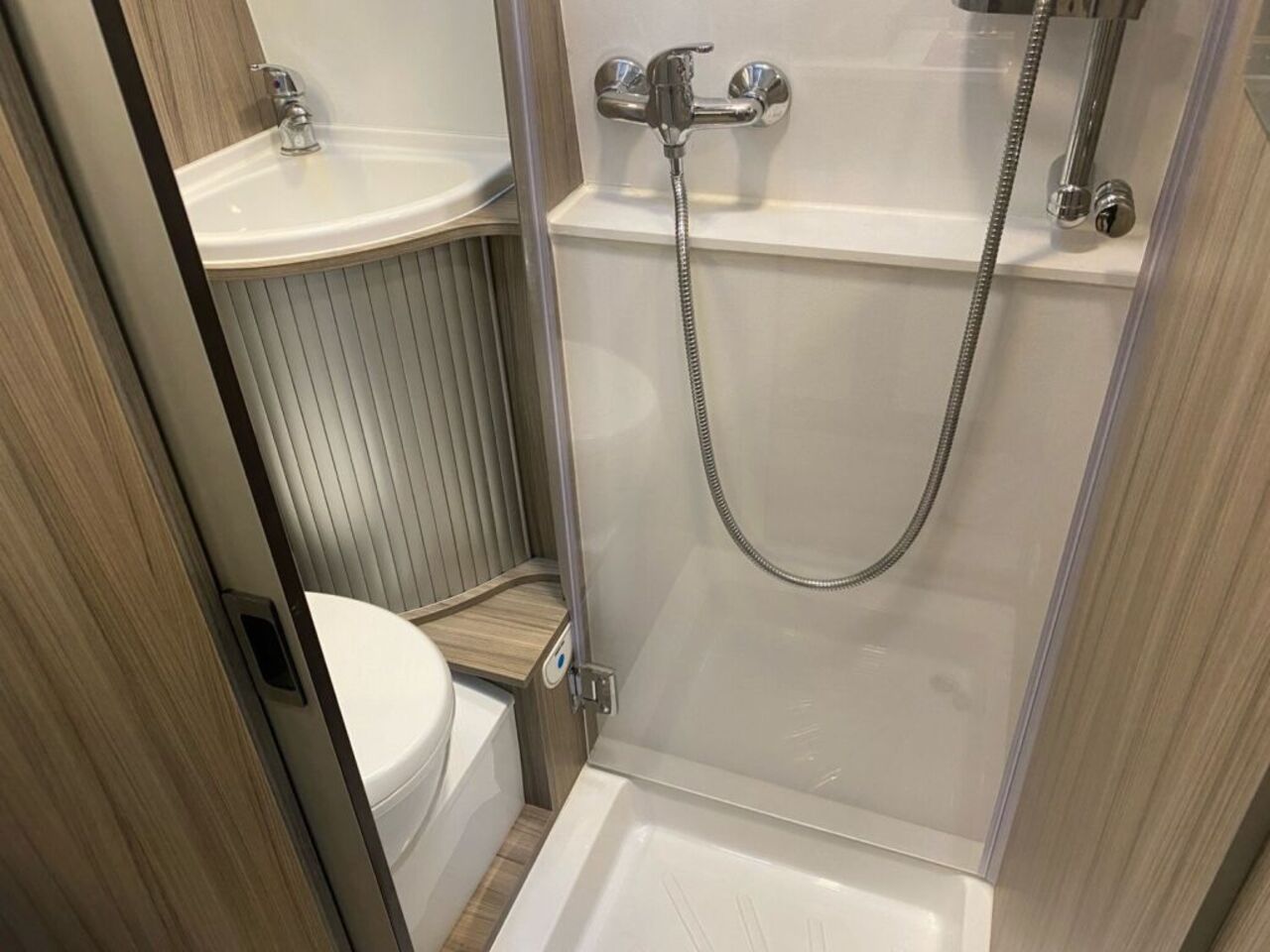 MEGAMOBIL 600 +++ Messewochen +++ Ansicht 14 für Fahrzeugdetailseite