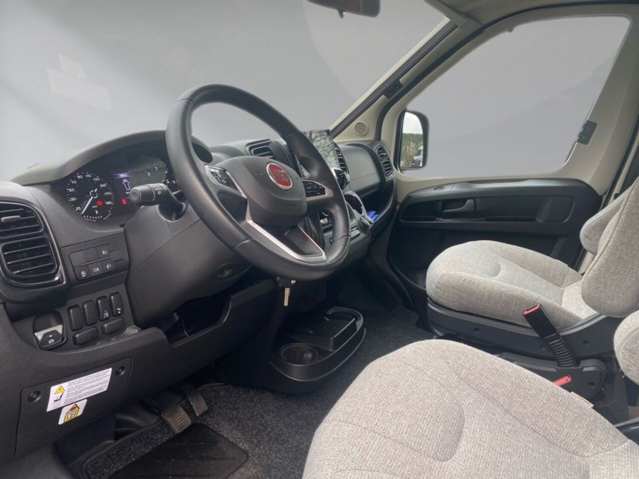 HYMER-ERIBA 580 Pure +++ Messewochen +++ Ansicht 7 für Fahrzeugdetailseite