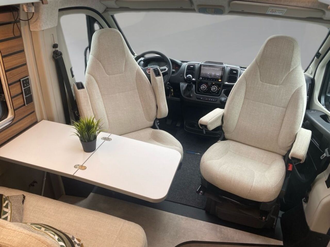 HYMER-ERIBA Yellowstone +++ Messewochen +++ Ansicht 11 für Fahrzeugdetailseite