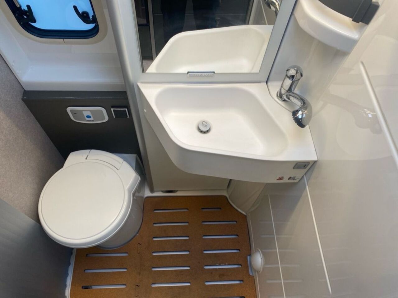 HYMER-ERIBA Yellowstone +++ Messewochen +++ Ansicht 15 für Fahrzeugdetailseite