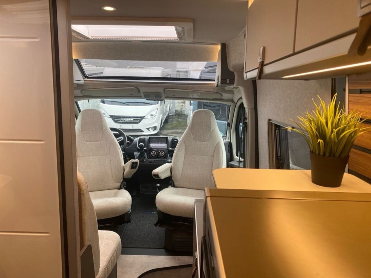 HYMER-ERIBA Yellowstone +++ Messewochen +++ Ansicht 18 für Fahrzeugdetailseite