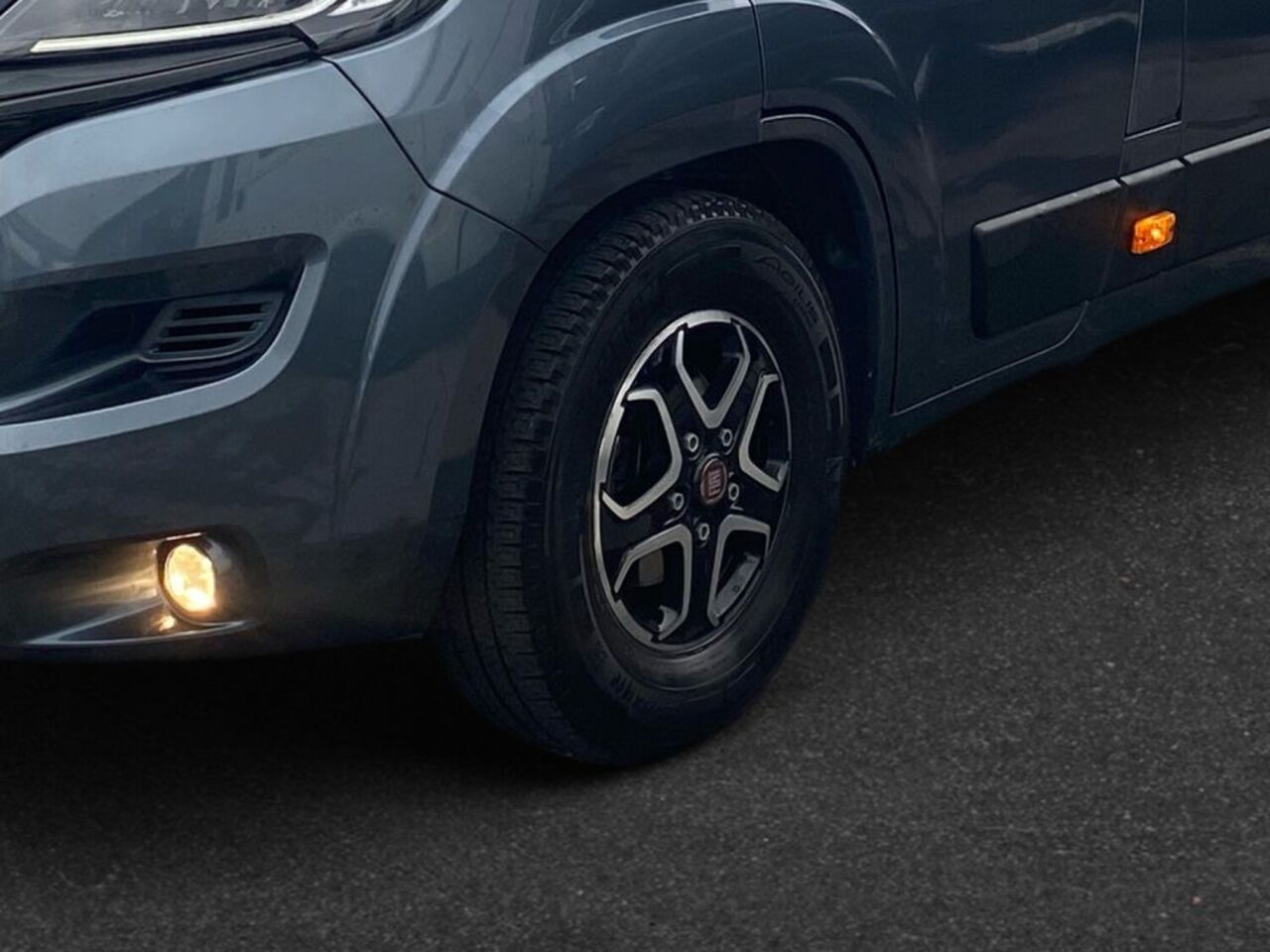 HYMER-ERIBA Yellowstone +++ Messewochen +++ Ansicht 6 für Fahrzeugdetailseite