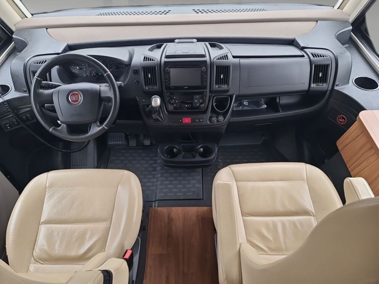 HYMER-ERIBA 704 PremiumLine Hydr. Hubstützen Ansicht 10 für Fahrzeugdetailseite