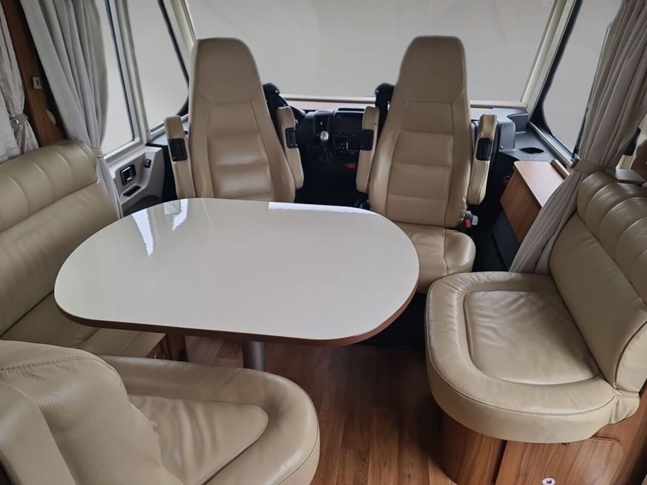 HYMER-ERIBA 704 PremiumLine Hydr. Hubstützen Ansicht 11 für Fahrzeugdetailseite