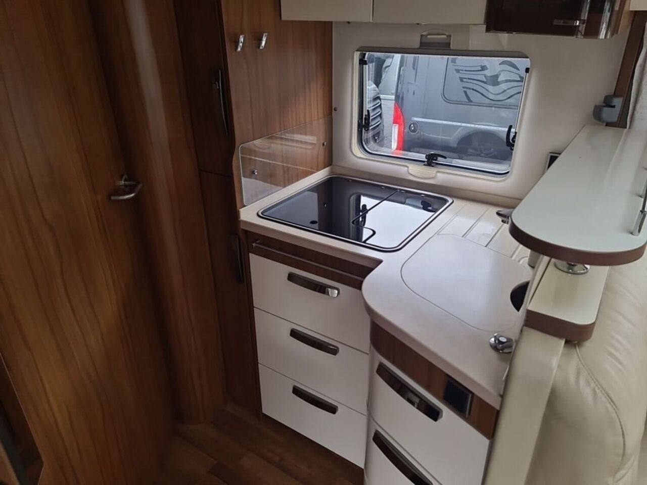 HYMER-ERIBA 704 PremiumLine Hydr. Hubstützen Ansicht 13 für Fahrzeugdetailseite