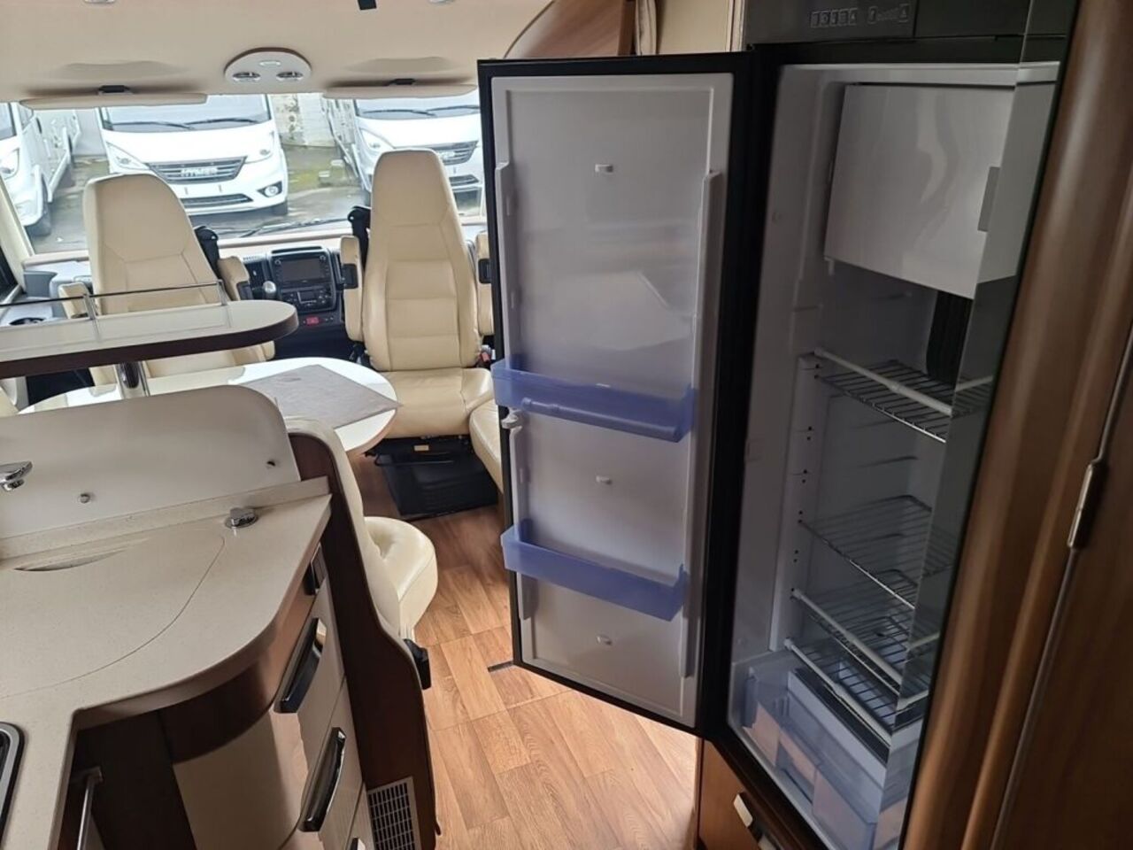 HYMER-ERIBA 704 PremiumLine Hydr. Hubstützen Ansicht 14 für Fahrzeugdetailseite