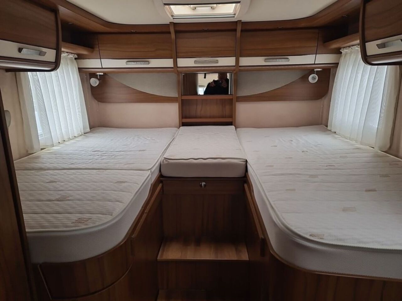 HYMER-ERIBA 704 PremiumLine Hydr. Hubstützen Ansicht 17 für Fahrzeugdetailseite