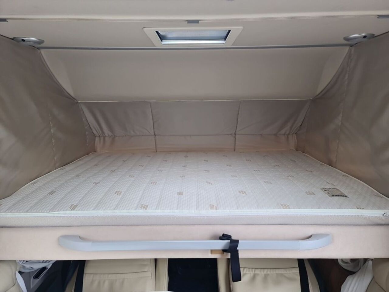 HYMER-ERIBA 704 PremiumLine Hydr. Hubstützen Ansicht 18 für Fahrzeugdetailseite