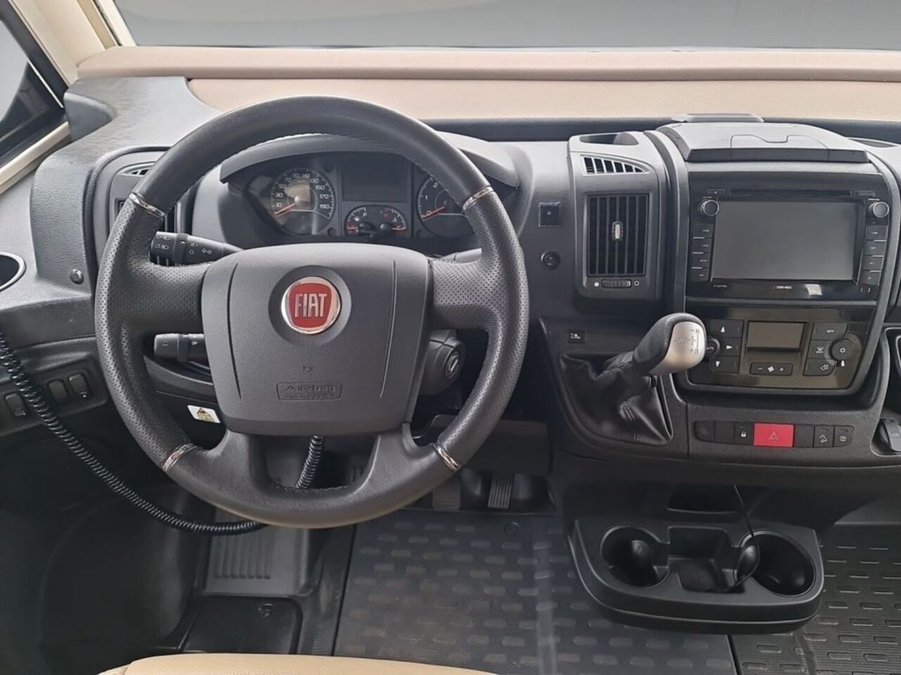 HYMER-ERIBA 704 PremiumLine Hydr. Hubstützen Ansicht 8 für Fahrzeugdetailseite