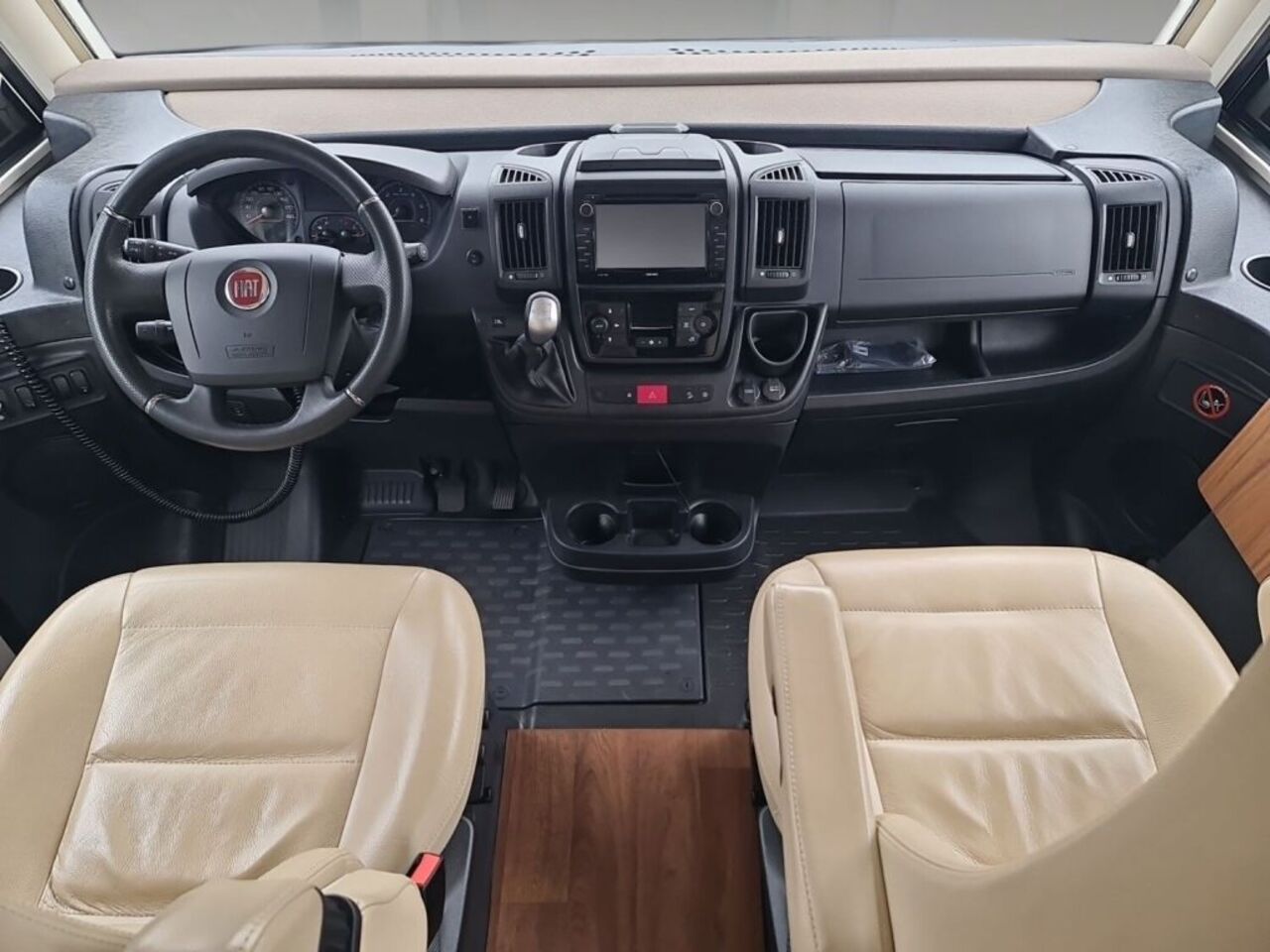 HYMER-ERIBA 704 PremiumLine Hydr. Hubstützen Ansicht 9 für Fahrzeugdetailseite