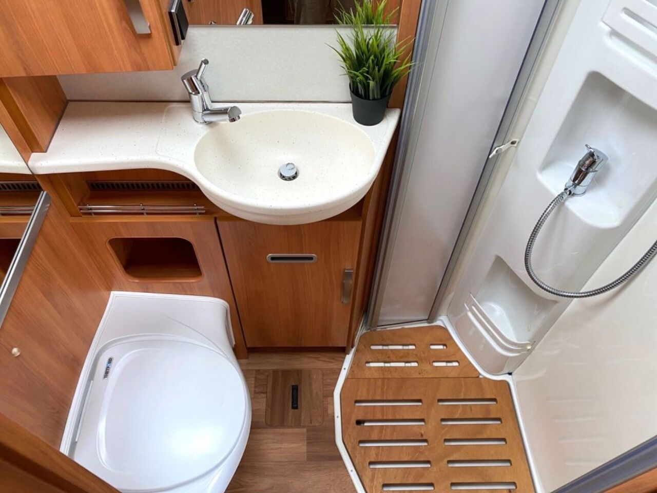 HYMER-ERIBA 560 Ihr Vorteil. Unser Service. Ansicht 14 für Fahrzeugdetailseite