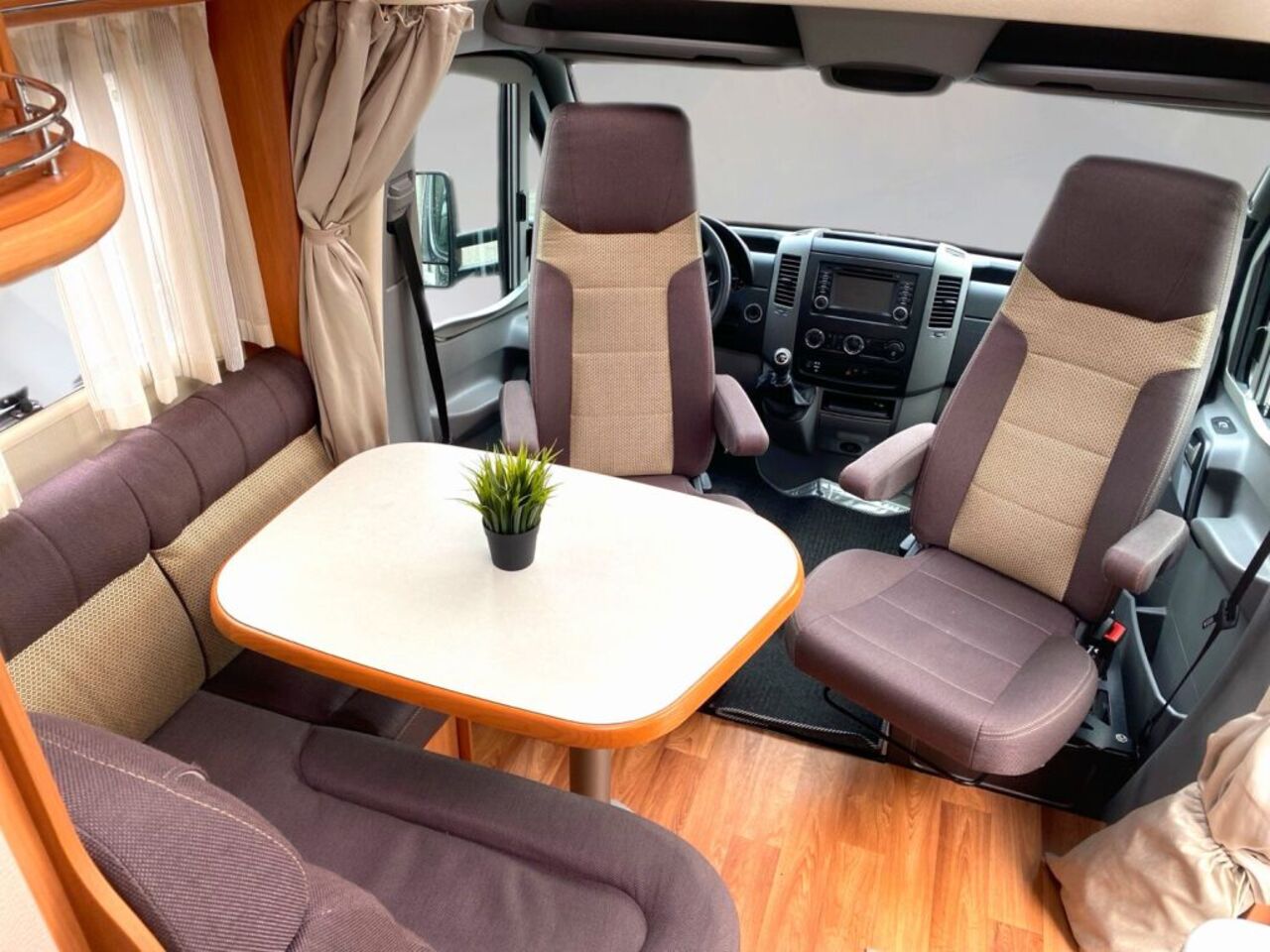 HYMER-ERIBA 560 Ihr Vorteil. Unser Service. Ansicht 9 für Fahrzeugdetailseite