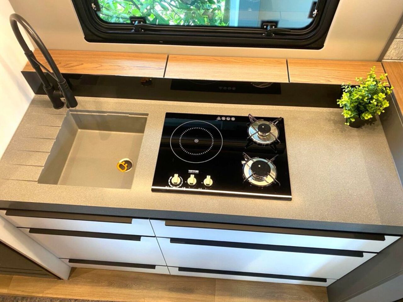 NIESMANN + BISCHOFF 920 Mehr Premium. Mehr Preisvorteil. Ansicht 14 für Fahrzeugdetailseite