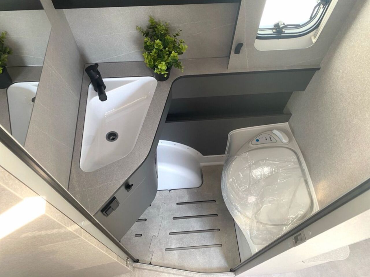 HYMER-ERIBA 442 TOP-FINANZIERUNG möglich Ansicht 10 für Fahrzeugdetailseite