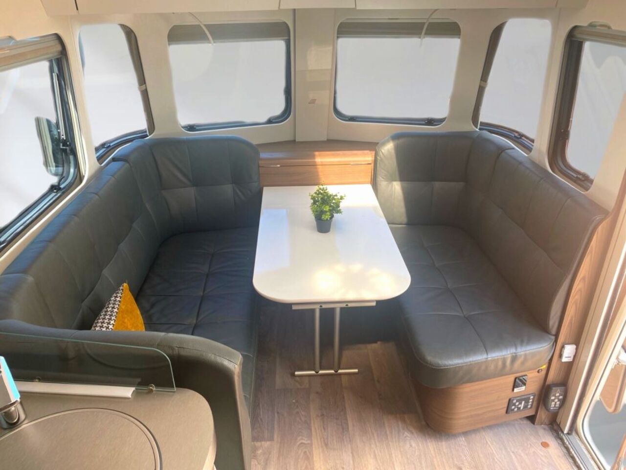 HYMER-ERIBA 820 nur an Wiederverkäufer Ansicht 4 für Fahrzeugdetailseite