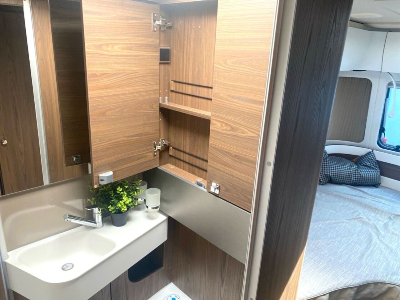 HYMER-ERIBA 820 nur an Wiederverkäufer Ansicht 9 für Fahrzeugdetailseite